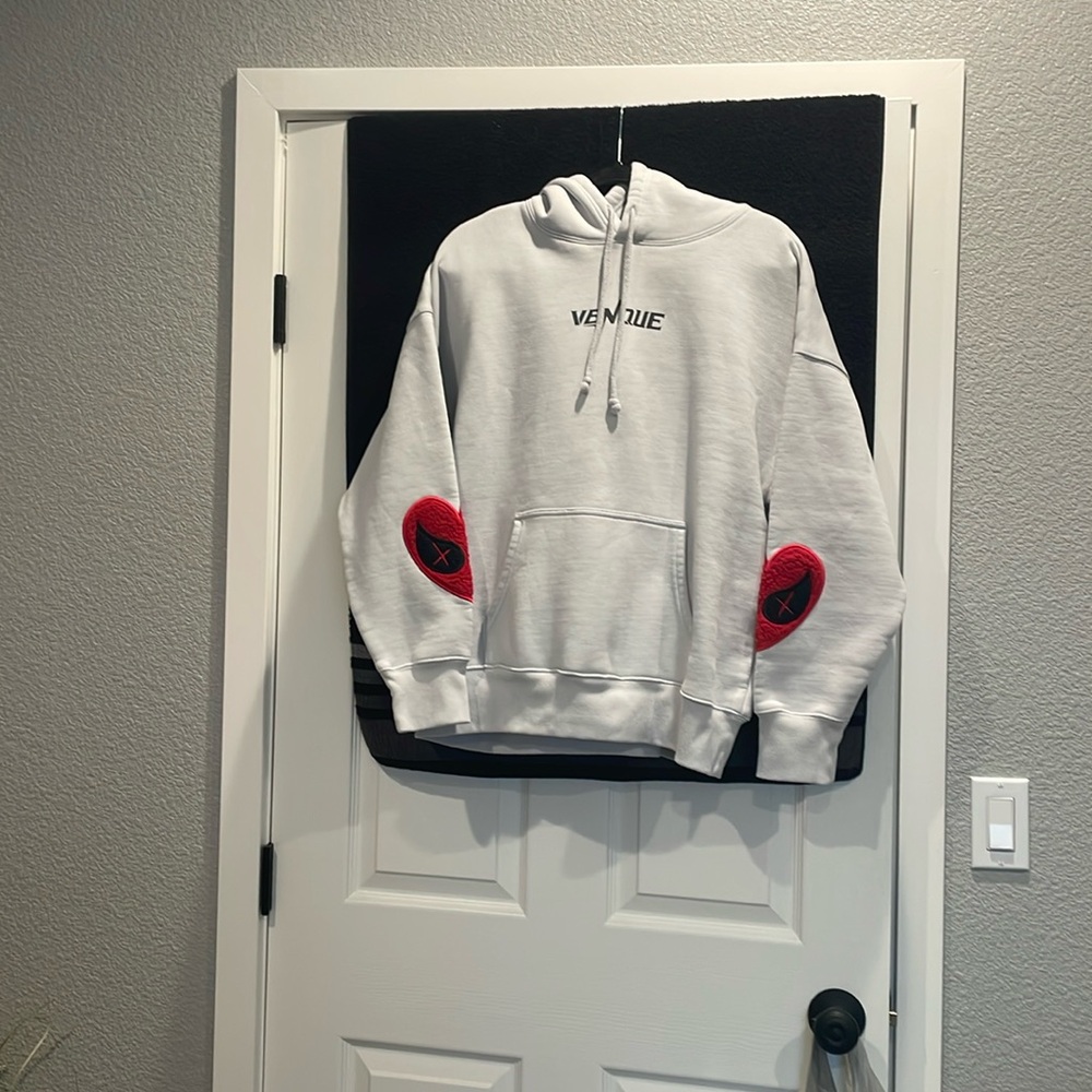 Venque Pullover Sweatshirt Light Gray Excellent C… - image 1